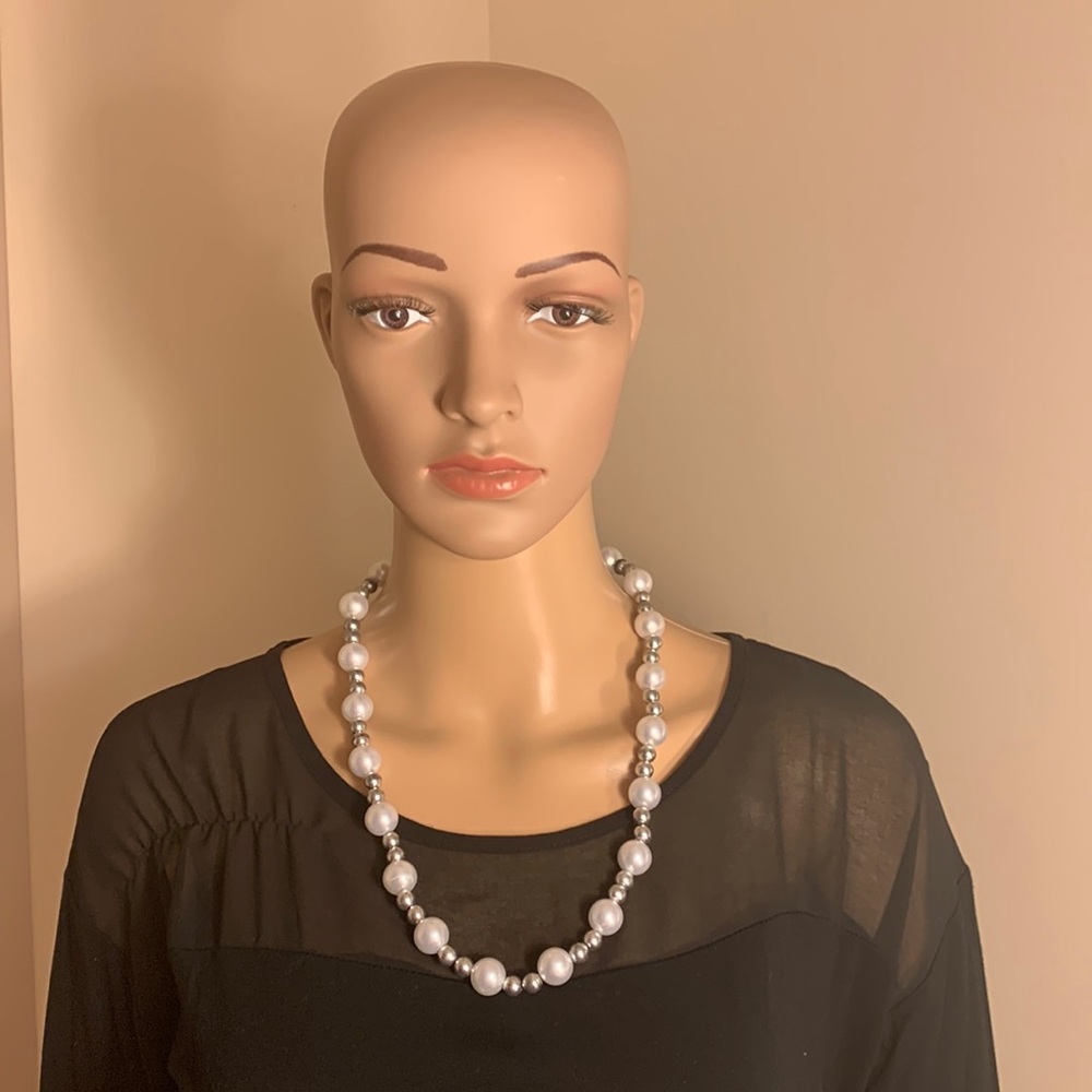 Costume pearl & grey necklace